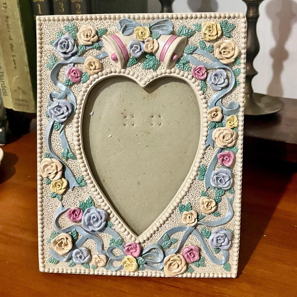 Vintage 3D Pastel Floral Heart Photo Frame